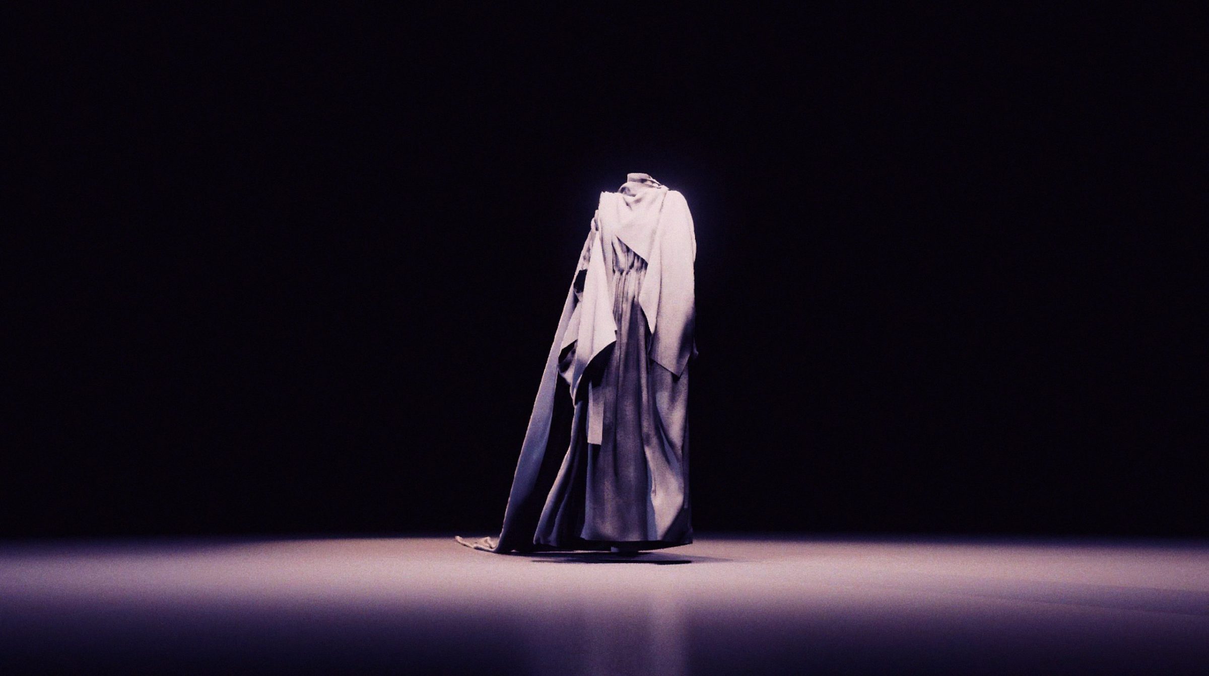 A flowing cloth CGI study illustrating simulation-led movement and form.